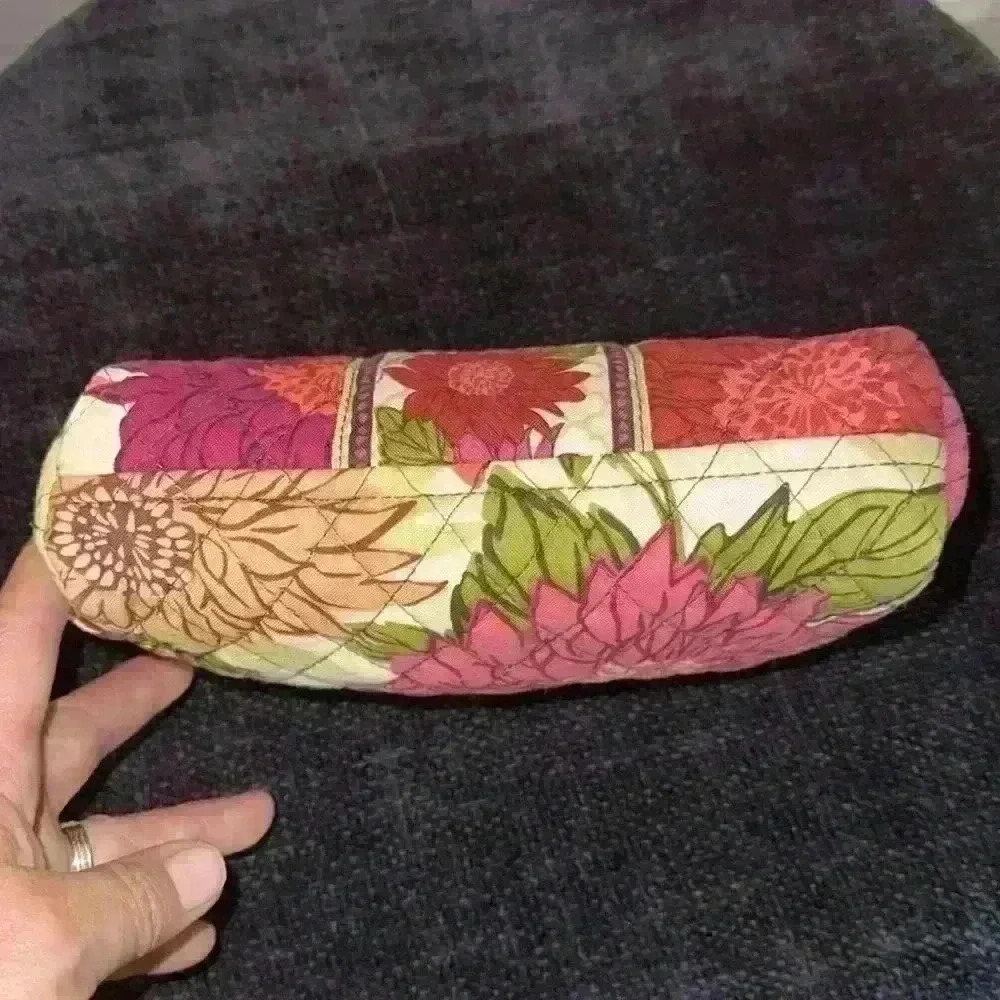 Vera Bradley RETIRED Hello Dalia! Cosmetic Bag - Picture 8 of 8